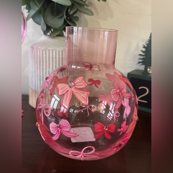 New Pink Cupcakes and Cashmere Valentines Glass Vase with Hand Painted Bows - Picture 3 of 4